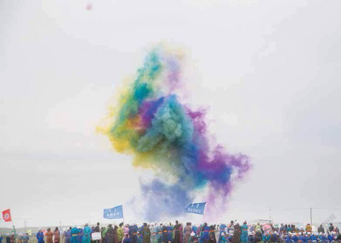 夏季草原上的好妹