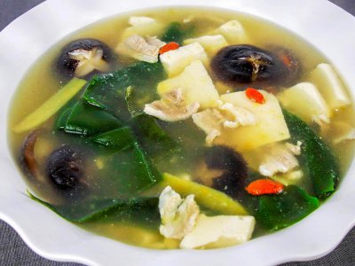 海带香菇瘦肉汤的做法