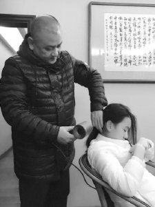 春来吹发满庭花 这个队长不一般